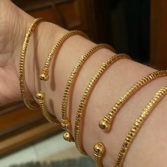 6 BRIGHT GOLD PLATED SIMPLE, ELEGANT BANGLES - Picture 2 of 8